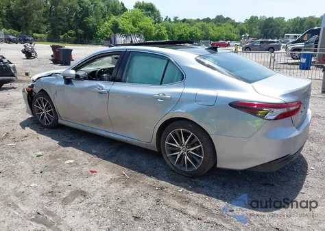 2022 Toyota Camry Xle z USA, uszkodzony, nr VIN 4T1F11AK7NU712529